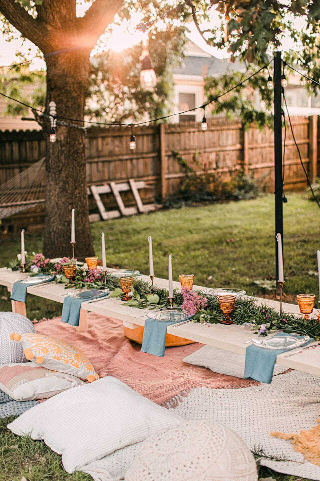 Event decoration for family reunion